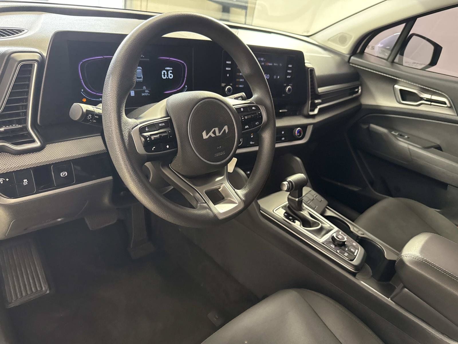 Used 2025 Kia Sportage LX FWD image 19