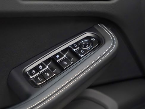 New 2026 Porsche Macan S image 23