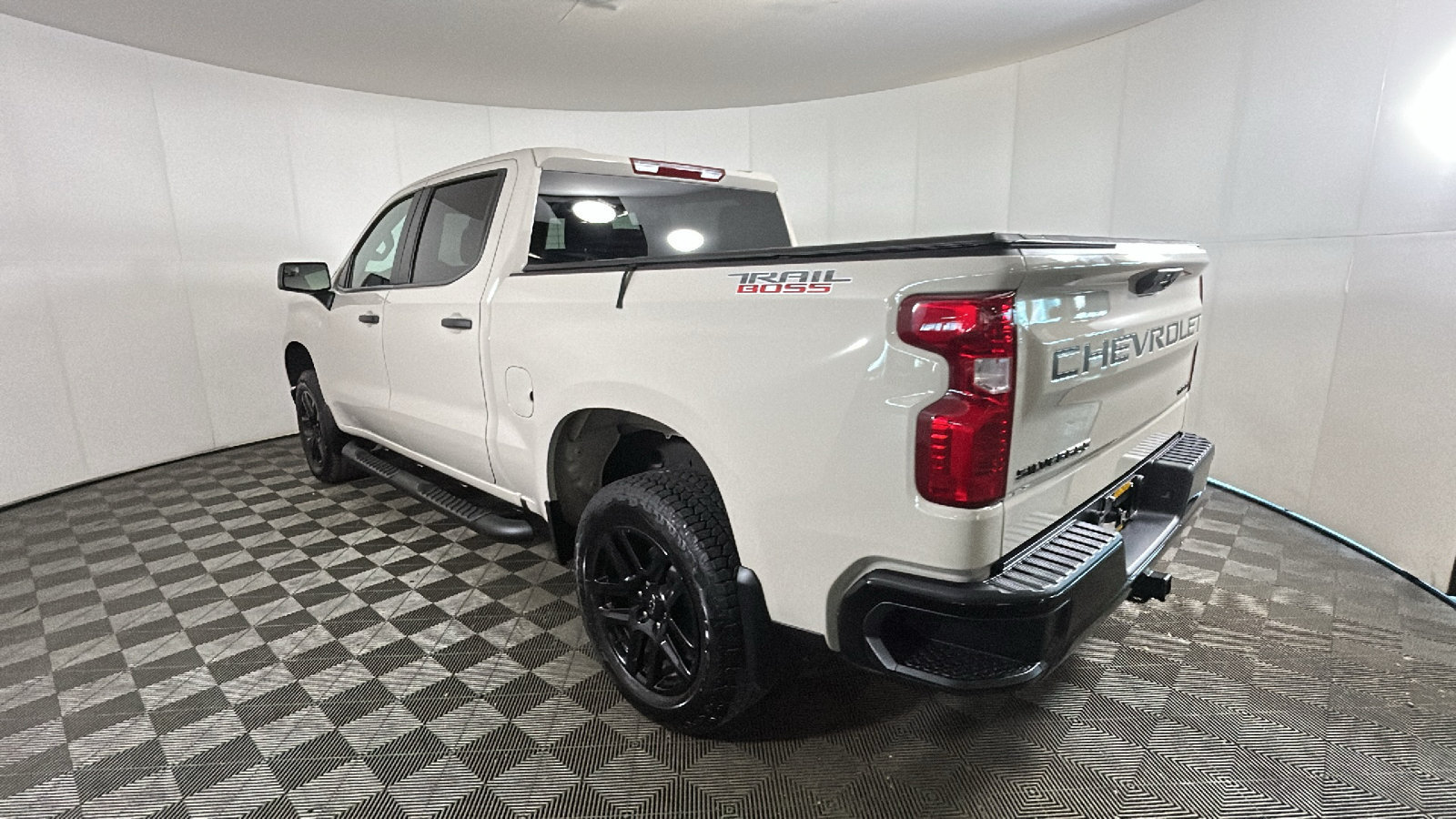 Used 2026 Chevrolet Silverado 1500 Custom Trail Boss w/ Turbomax Blackout Package AWD/4WD image 4