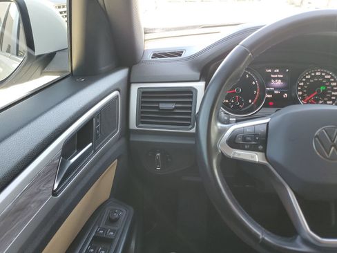Used 2020 Volkswagen Atlas Cross Sport SE FWD image 21