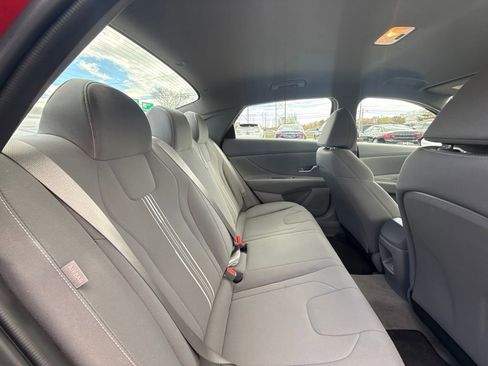 Used 2024 Hyundai Elantra SEL FWD image 20