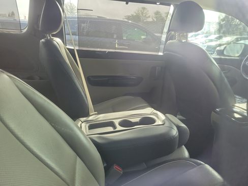 Used 2016 Kia Sedona EX image 8