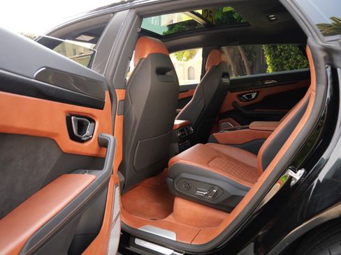 Used 2023 Lamborghini Urus S image 23