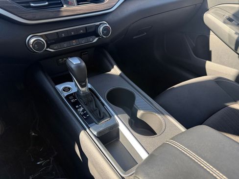 Used 2025 Nissan Altima 2.5 SV image 41