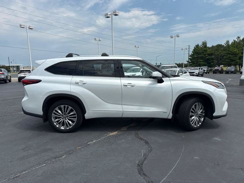 Used 2022 Toyota Highlander Platinum AWD/4WD image 9