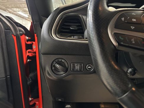 Used 2016 Dodge Challenger SRT Hellcat image 17