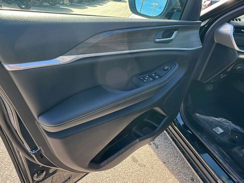 New 2026 Jeep Grand Cherokee Altitude image 14