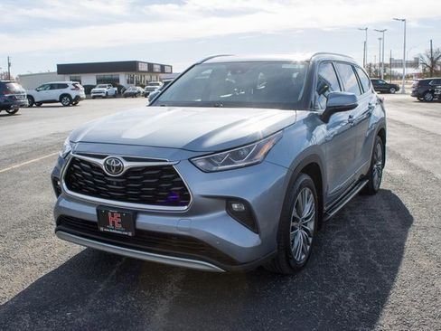 Used 2021 Toyota Highlander Platinum image 7