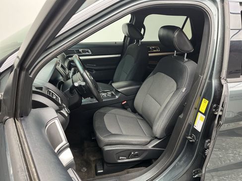 Used 2016 Ford Explorer XLT image 9