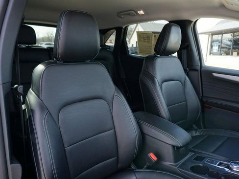 Used 2025 Ford Escape Platinum image 31