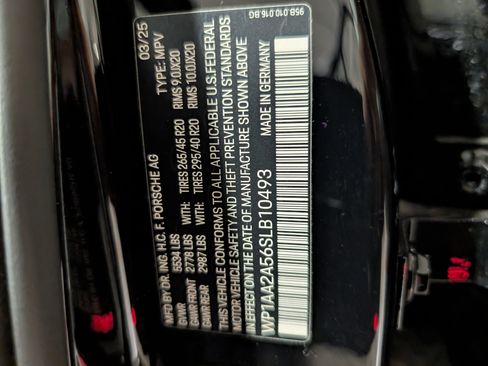 Used 2025 Porsche Macan image 36