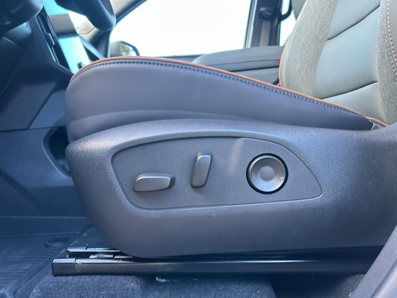New 2027 GMC Acadia AT4 w/ Luxury Package AWD/4WD image 14