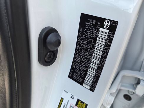 Used 2025 Toyota Corolla LE FWD image 17
