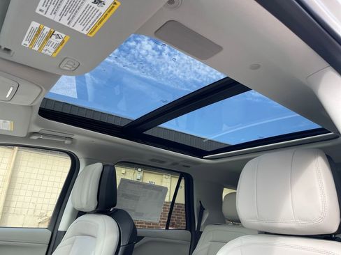 New 2026 Lincoln Navigator Reserve w/ Jet Appearance Package AWD/4WD image 14