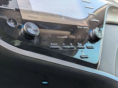 Used 2019 Toyota Camry XSE FWD image 7
