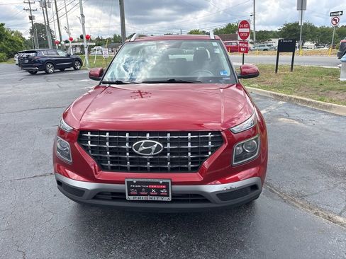 Used 2025 Hyundai Venue SEL FWD image 8