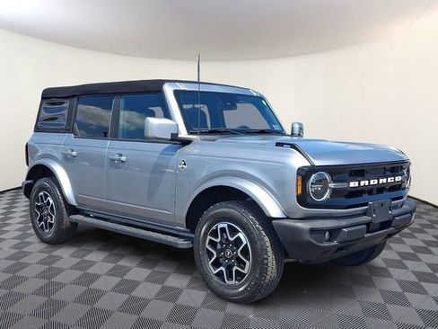 Used 2023 Ford Bronco Outer Banks AWD/4WD image 1