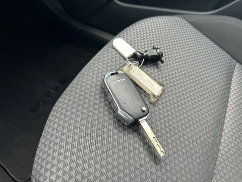 Used 2025 Kia Soul LX w/ LX Technology Package FWD image 18