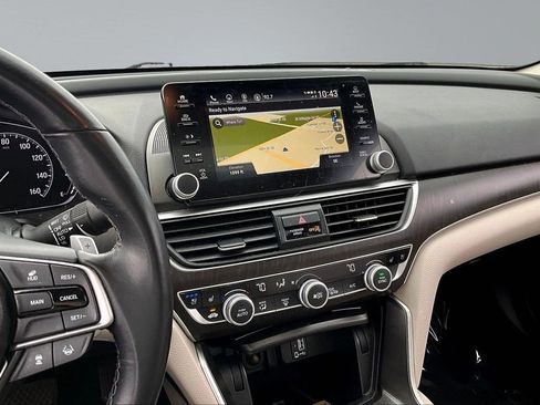 Used 2019 Honda Accord Touring image 9