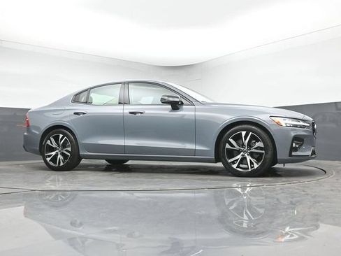 Used 2023 Volvo S60 B5 Plus FWD image 33