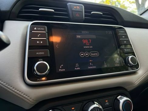 Used 2020 Nissan Versa SV FWD image 38