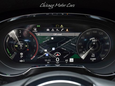 Used 2023 Bentley Bentayga Plug-In Hybrid image 11