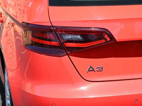 Used 2016 Audi A3 e-tron Premium Plus w/ Premium Plus Package FWD image 7