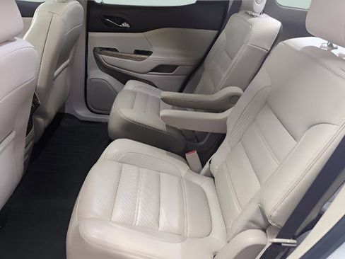 Used 2018 GMC Acadia Denali image 18