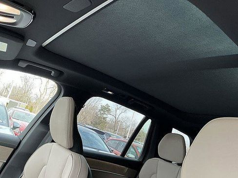 New 2026 Volvo XC90 T8 Plus w/ Protection Package Premier AWD/4WD image 17