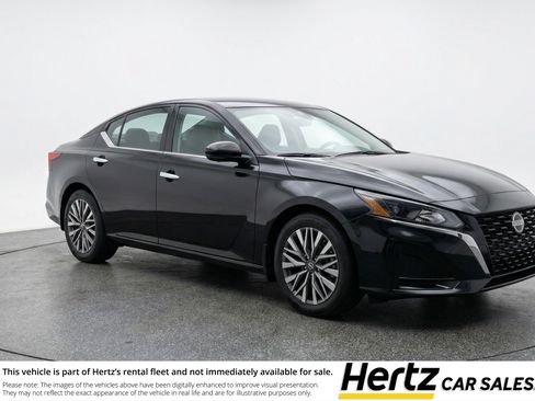 Used 2025 Nissan Altima 2.5 SV image 1