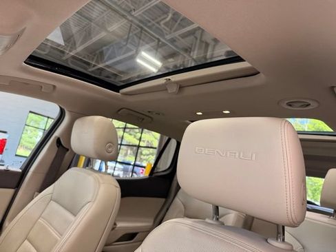 Used 2018 GMC Acadia Denali w/ Technology Package AWD/4WD image 24