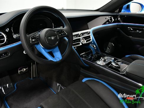 Used 2025 Bentley Flying Spur Plug-In Hybrid image 21