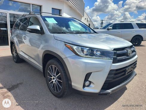 Used 2018 Toyota Highlander SE w/ Carpet Mat Package (TMS) AWD/4WD image 4