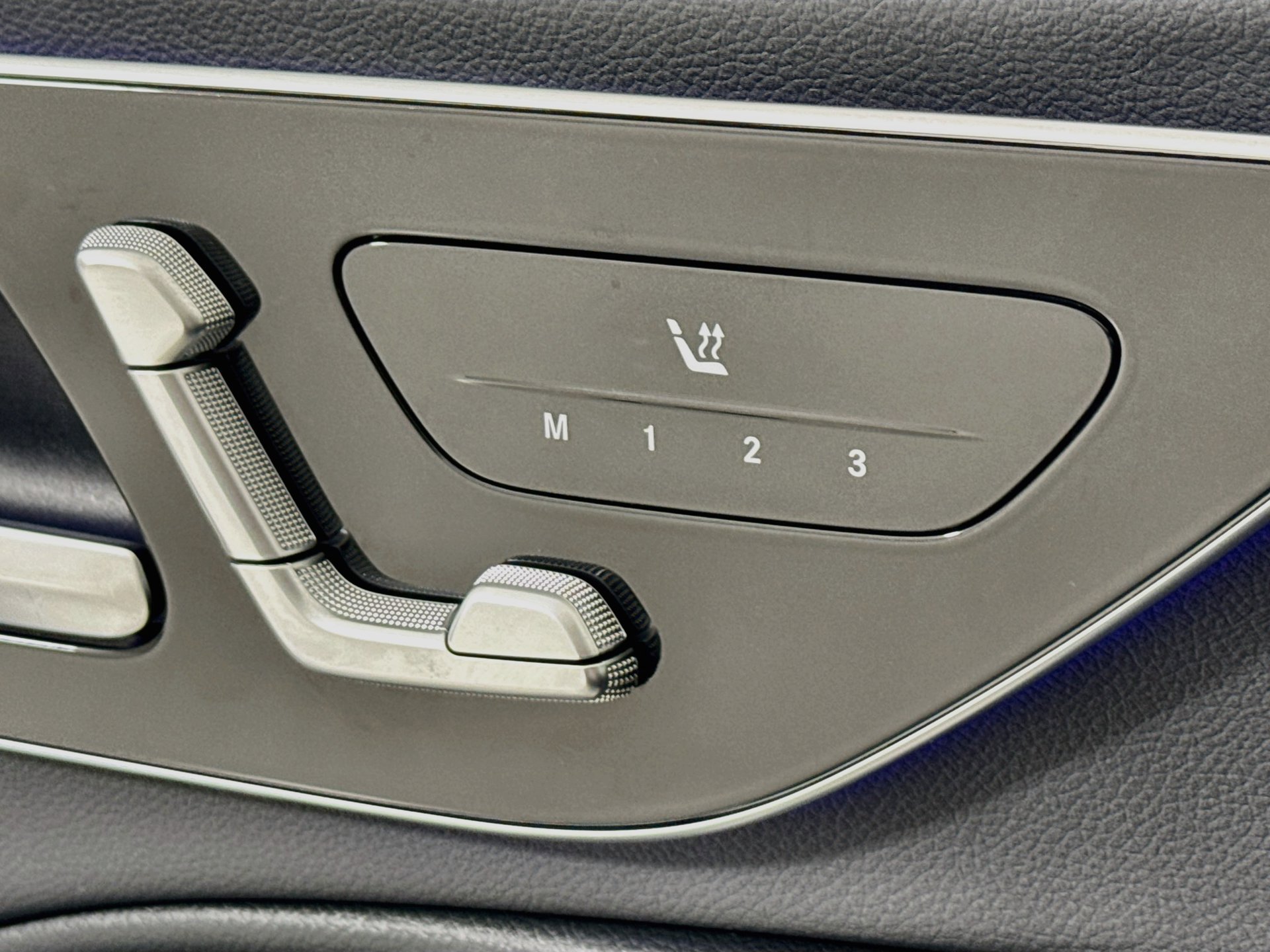 Used 2025 Mercedes-Benz E 350 4MATIC Sedan image 21