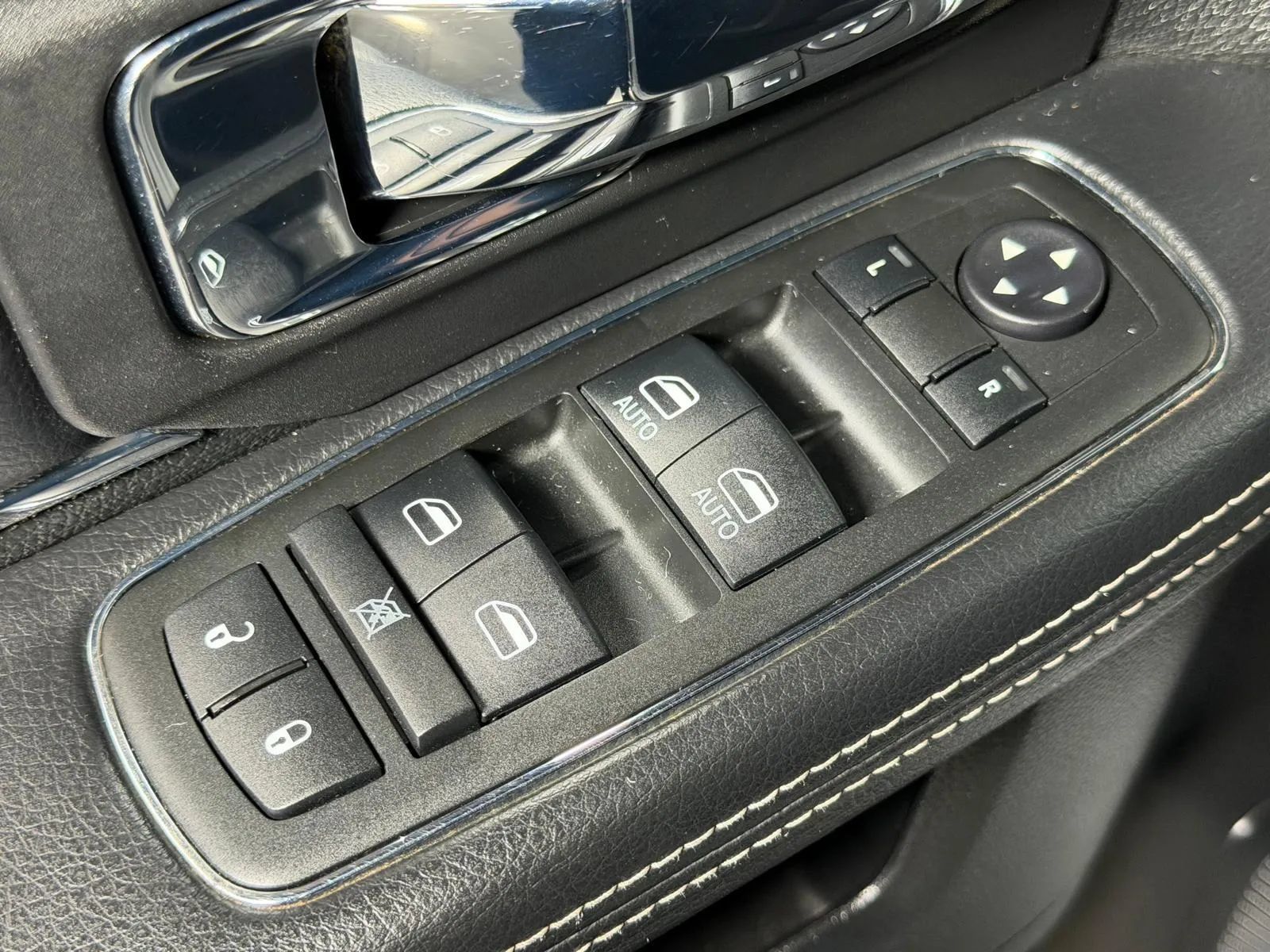 Used 2015 RAM 1500 Laramie w/ Convenience Group AWD/4WD image 27
