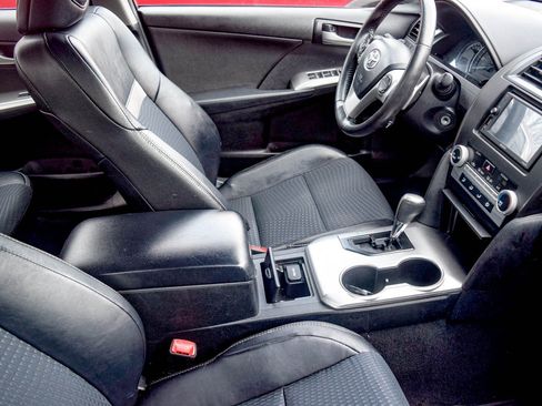 Used 2013 Toyota Camry SE image 19