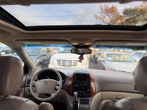 Used 2006 Toyota Sienna XLE Limited image 19