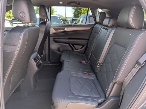 Certified 2024 Volkswagen Atlas Cross Sport SE w/ Panoramic Sunroof Package FWD image 14