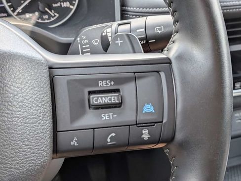 Used 2025 Nissan Rogue SV AWD/4WD image 25
