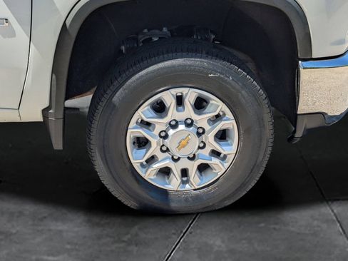 Used 2023 Chevrolet Silverado 2500 LT AWD/4WD image 11