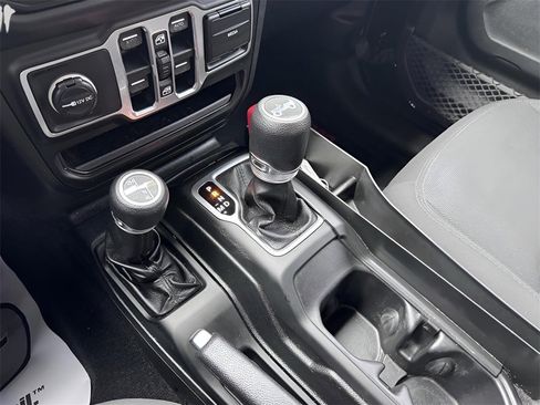 Used 2018 Jeep Wrangler Unlimited Sport S image 27