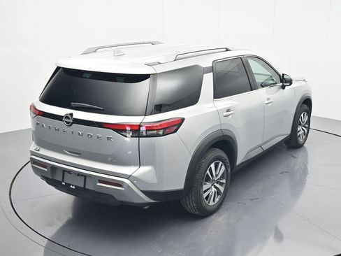 Certified 2025 Nissan Pathfinder SL FWD image 34