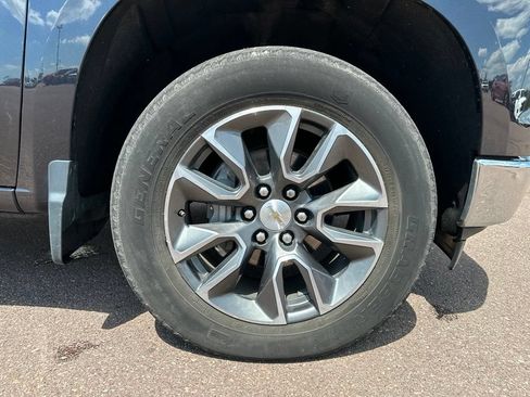 Used 2023 Chevrolet Silverado 1500 LT AWD/4WD image 37