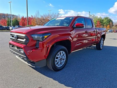 Certified 2025 Toyota Tacoma SR5 image 3