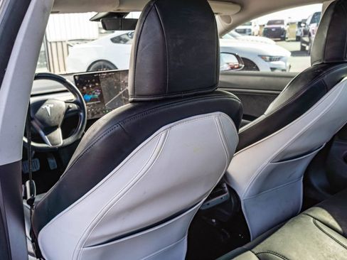 Used 2018 Tesla Model 3 Mid Range image 9