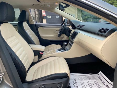 Used 2010 Volkswagen CC Sport FWD image 28
