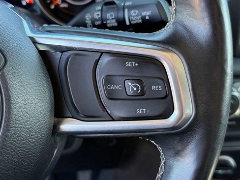 Used 2018 Jeep Wrangler Unlimited Sahara AWD/4WD image 15