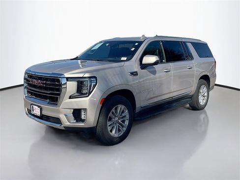 Used 2024 GMC Yukon XL SLT w/ SLT Luxury Package image 3