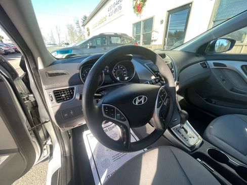 Used 2013 Hyundai Elantra GLS w/ Preferred Pkg FWD image 12