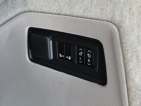 Used 2023 Cadillac Escalade ESV Premium Luxury Platinum w/ LPO, Radiant Package AWD/4WD image 16